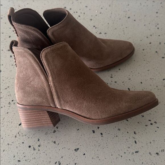 Gianni Bini Caffery Piazza Taupe Suede Ankle Booties Casual Women’s Size 6 NWOB - Picture 1 of 14